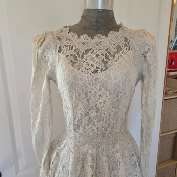 Vintage Silver White Cachet By Bari Protas Lace Wedding Peplum Dress, SIZE 7/8 - Picture 10 of 16
